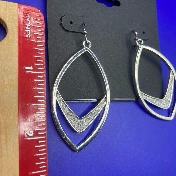 New Women’s Katheryn Kent Silver Sparkle Enamel Tear Drop Earrings - Picture 4 of 4